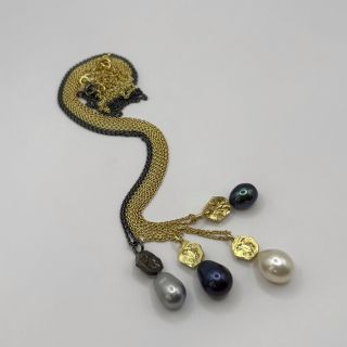 Náhrdelníky s perlou Melolontha vulgaris, co kus to originál. Který je váš favorit? ❤️ Zahlasujte si ⬇️🫶🏼